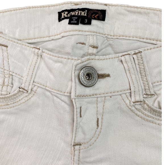Rewind Capris Jean Low Rise, Off White Denim - Picture 3 of 9